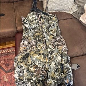 Sitka Stratus Bibs size XL